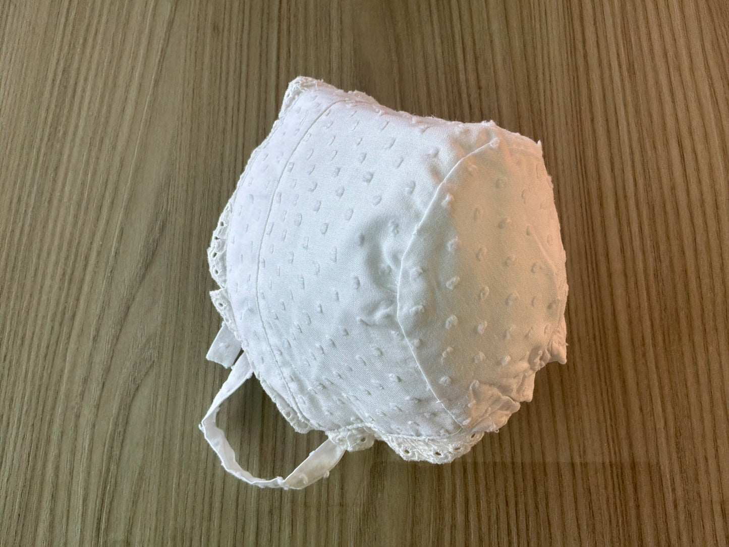 White Clipdot Bonnet