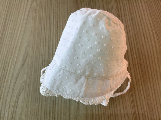 White Clipdot Bonnet